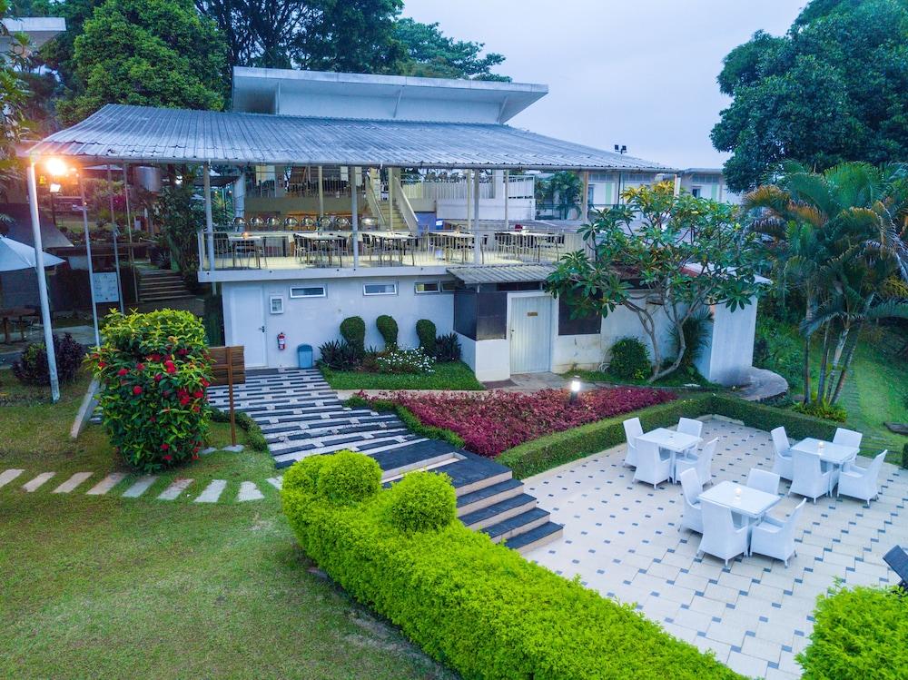 D'agape Meeting & Conference Hotel 2*